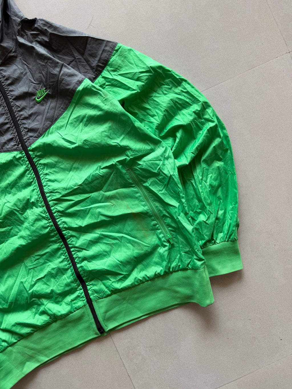 VINTAGE NIKE HOODED JACKET -