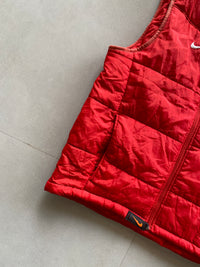 NIKE SLEEVE LESS PUFFER JACKET - M