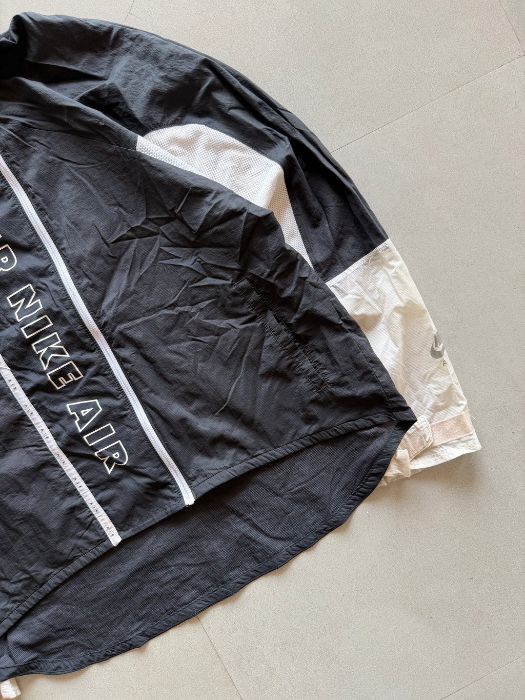 NIKE AIR SPELL OUT JACKET - S