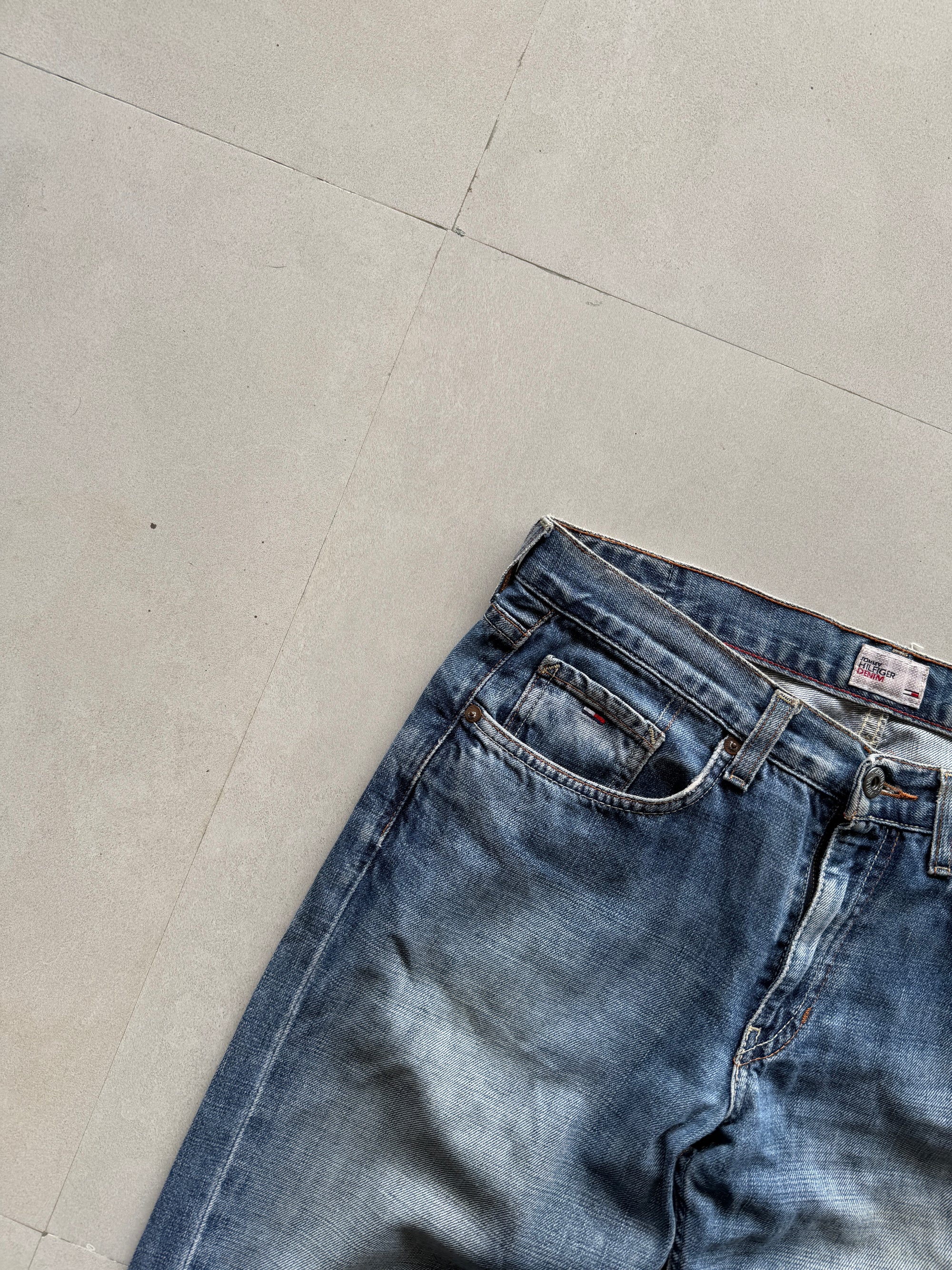 TOMMY HILFIGER BOOT CUT DENIM - M
