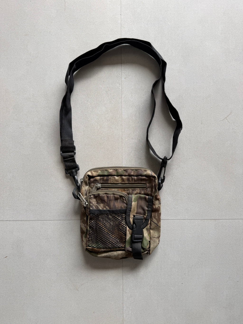 REALTREE CAMOU SLING BAG