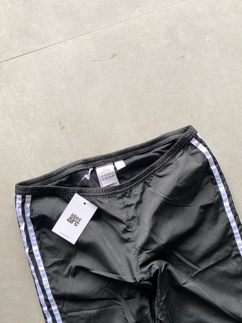 ADIDAS STRIPED BAGGY TRACK PANT - M