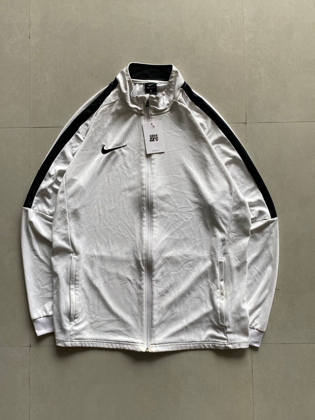 VINTAGE NIKE JACKET - L