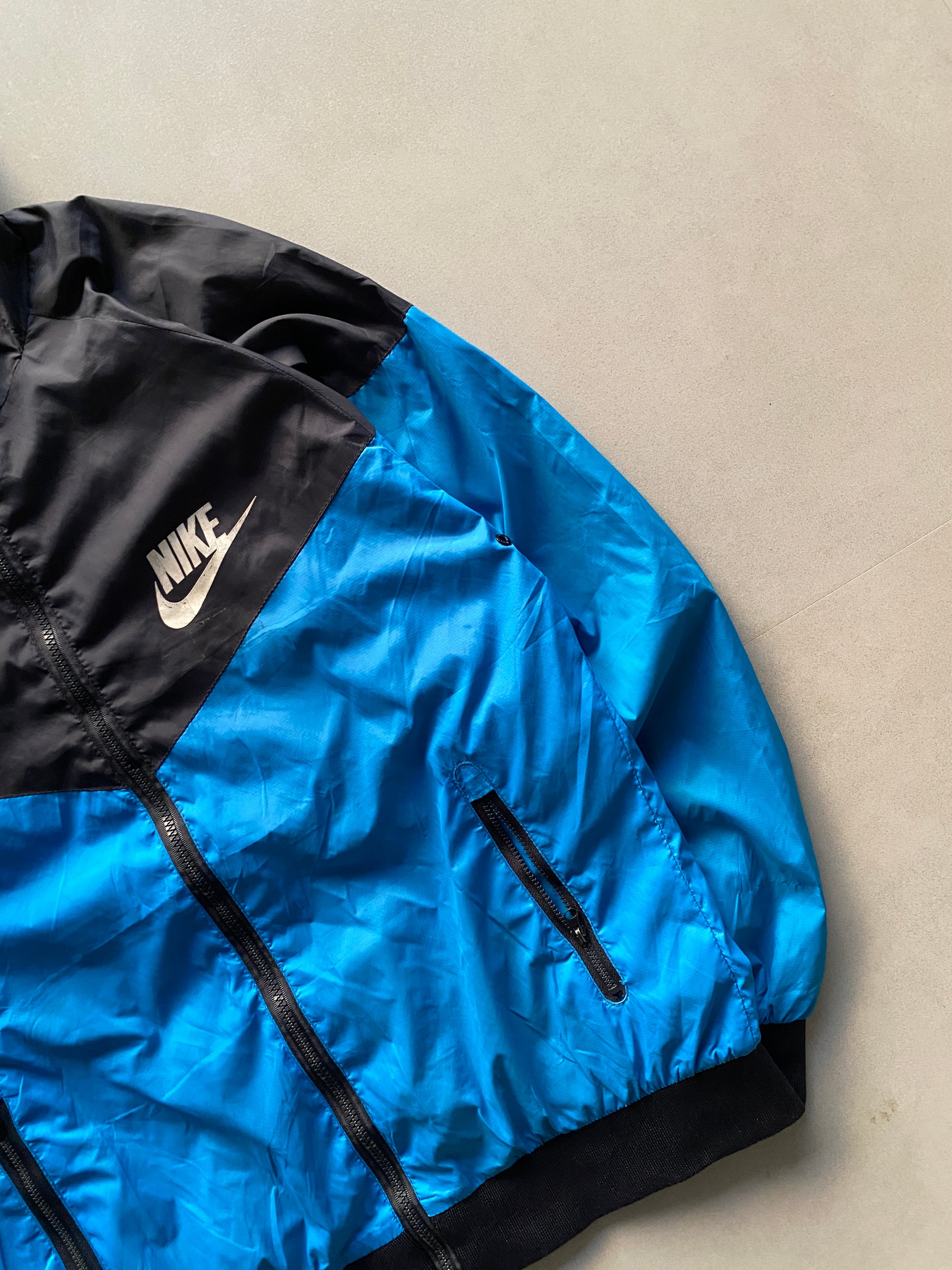 NIKE HOODED JACKET - M