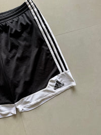 ADIDAS STRIPED SHORTS - M
