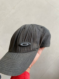 VINTAGE OAKLEY LOGO CAP