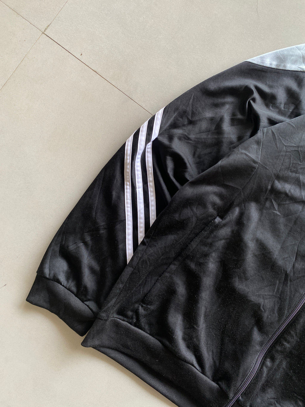 ADIDAS STRIPED JACKET - XL