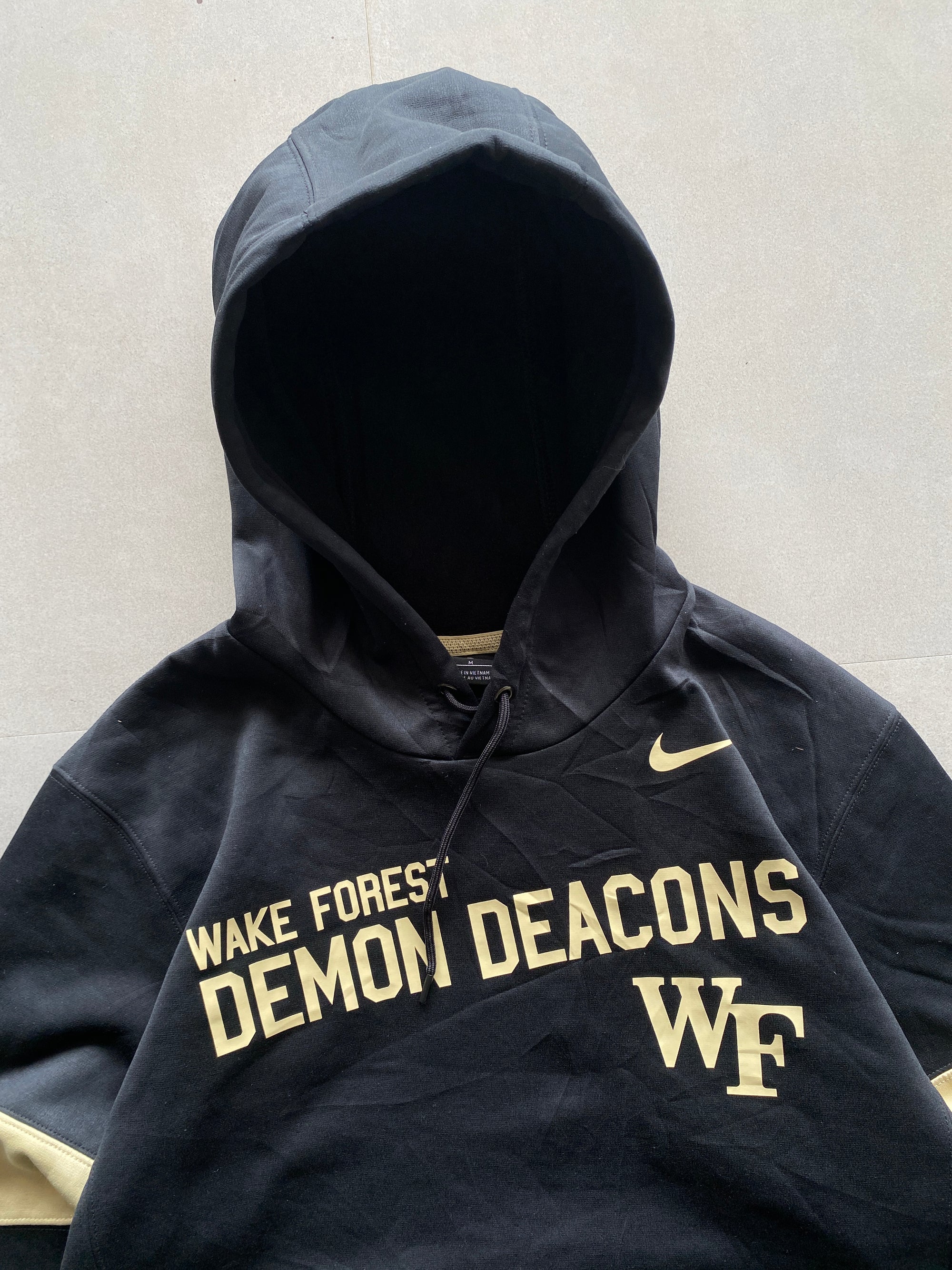 VINTAGE NIKE HOODIE - M