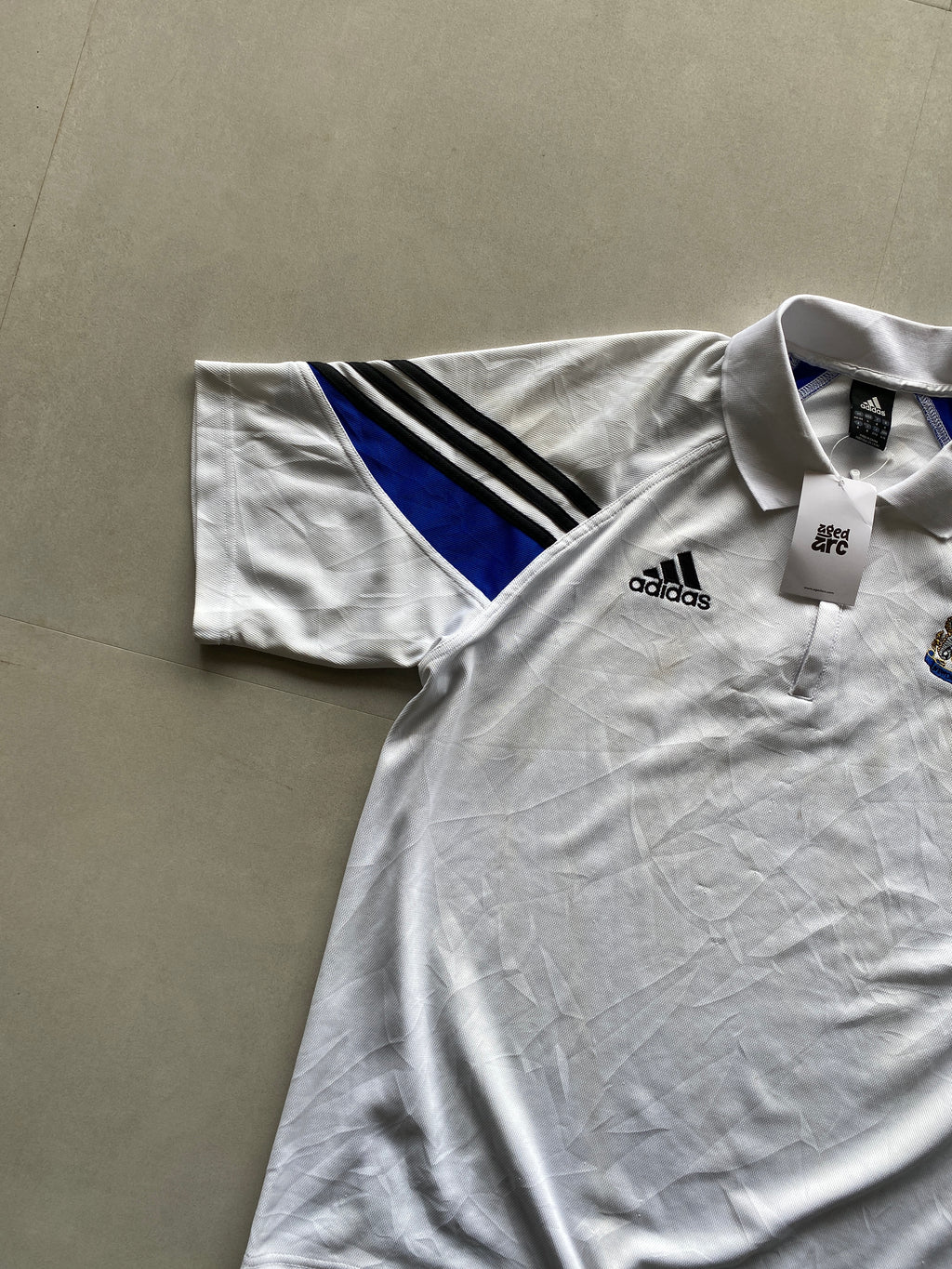 ADIDAS NEW CASTLE POLO SHIRT - L
