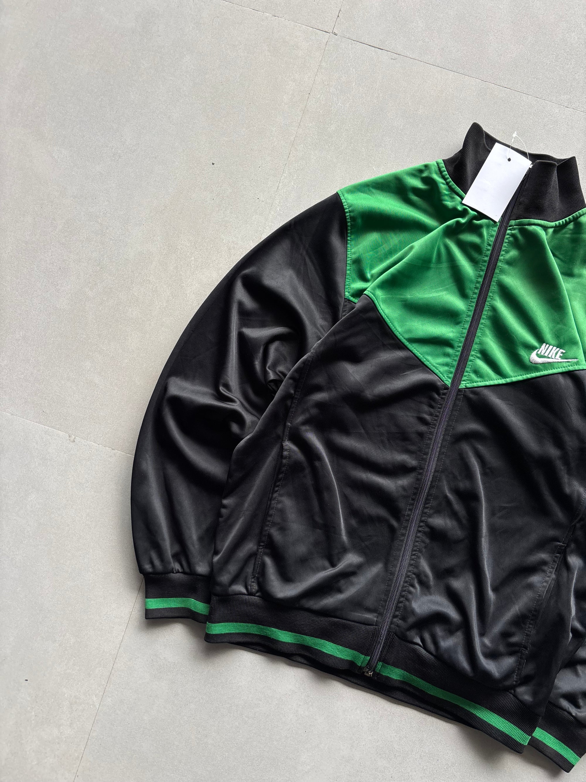NIKE VINTAGE JACKETS - M
