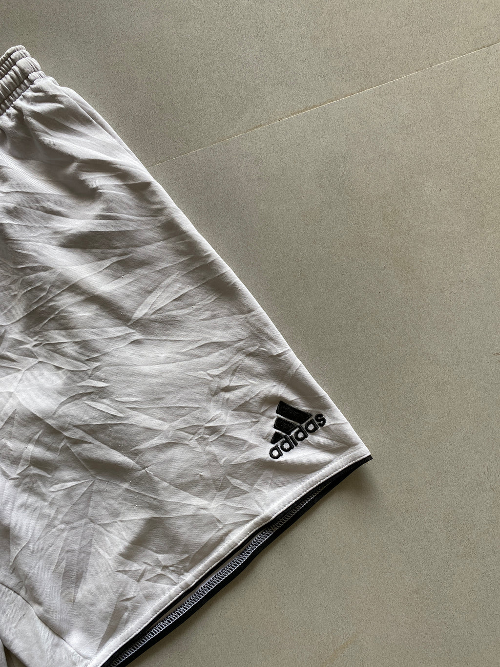 ADIDAS BASIC SHORTS - S