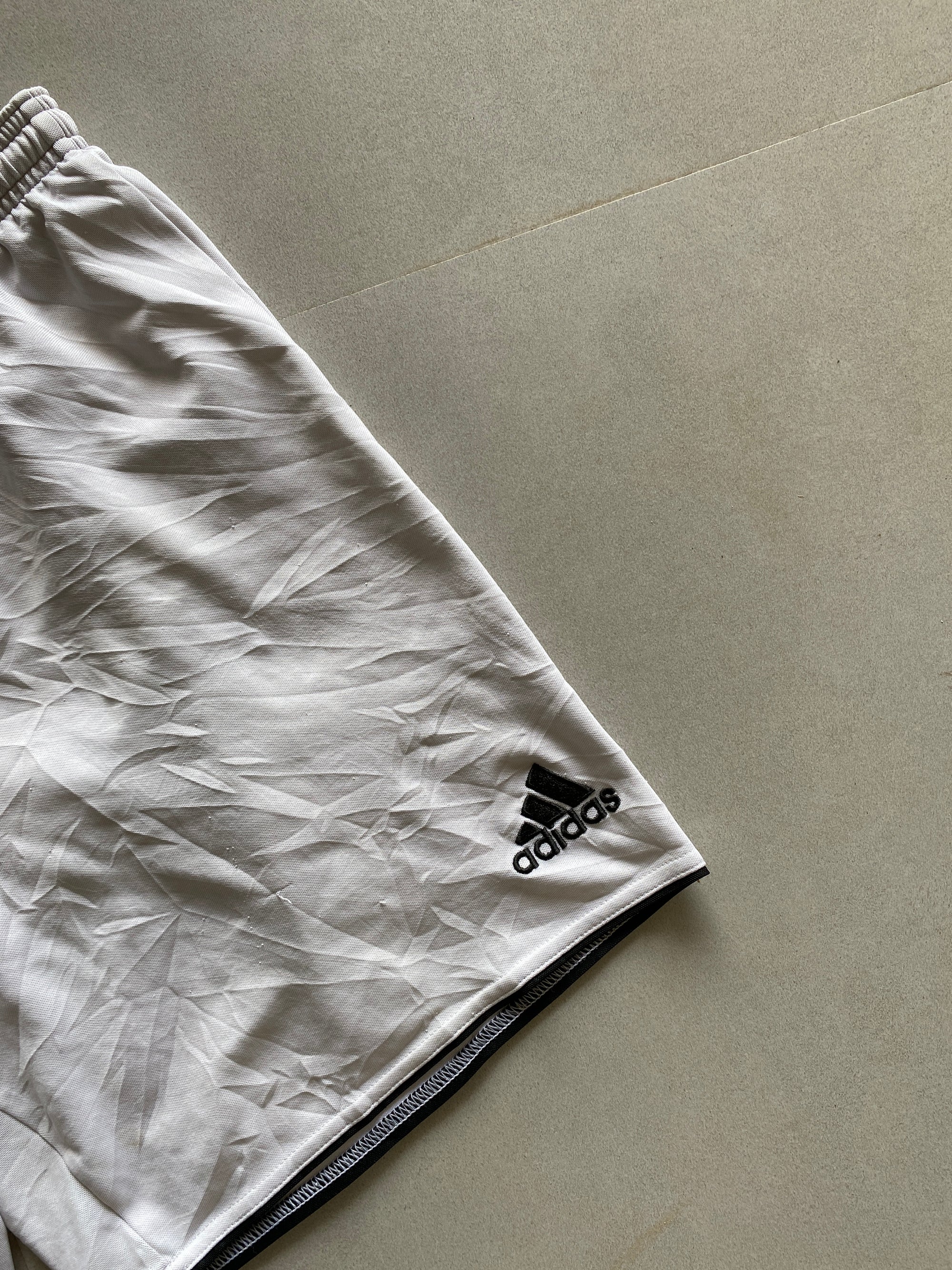 ADIDAS BASIC SHORTS - S