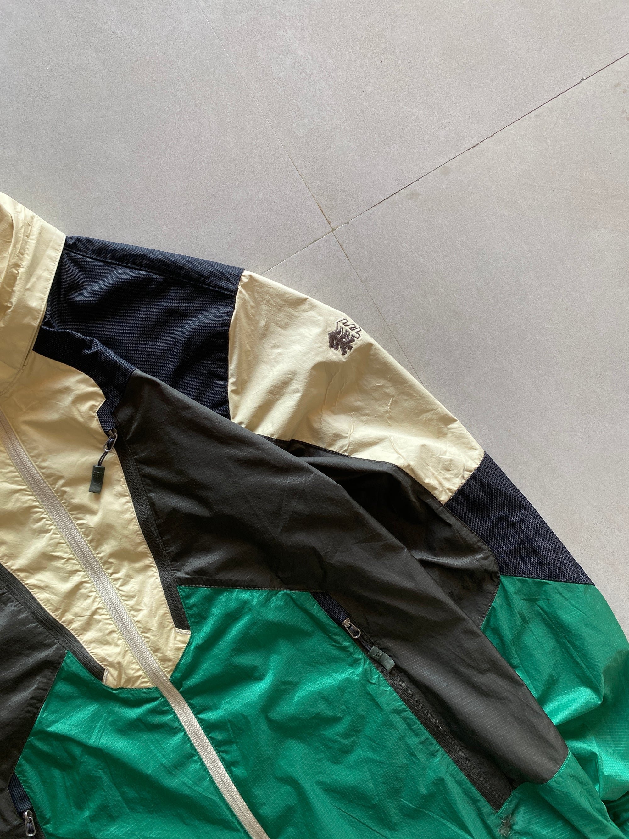 HIKING JACKET - L