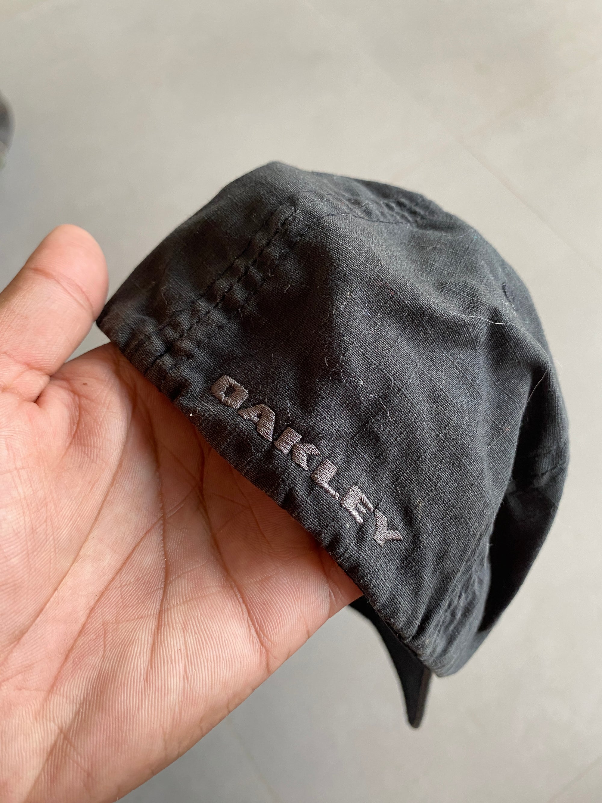 VINTAGE OAKLEY LOGO CAP