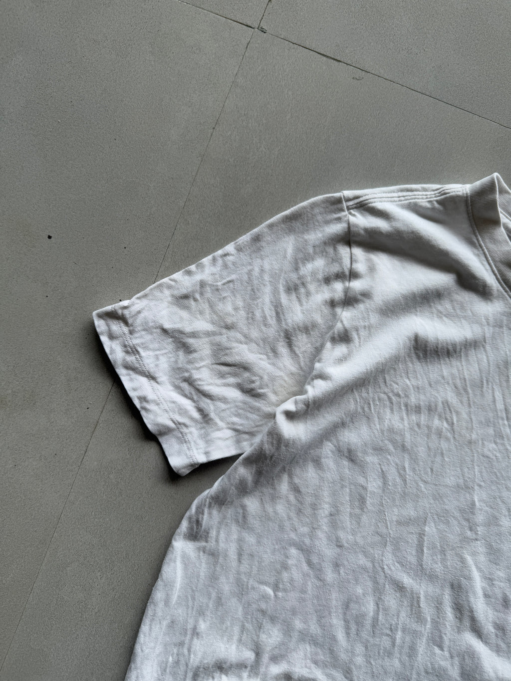NIKE WHITE TEE - S