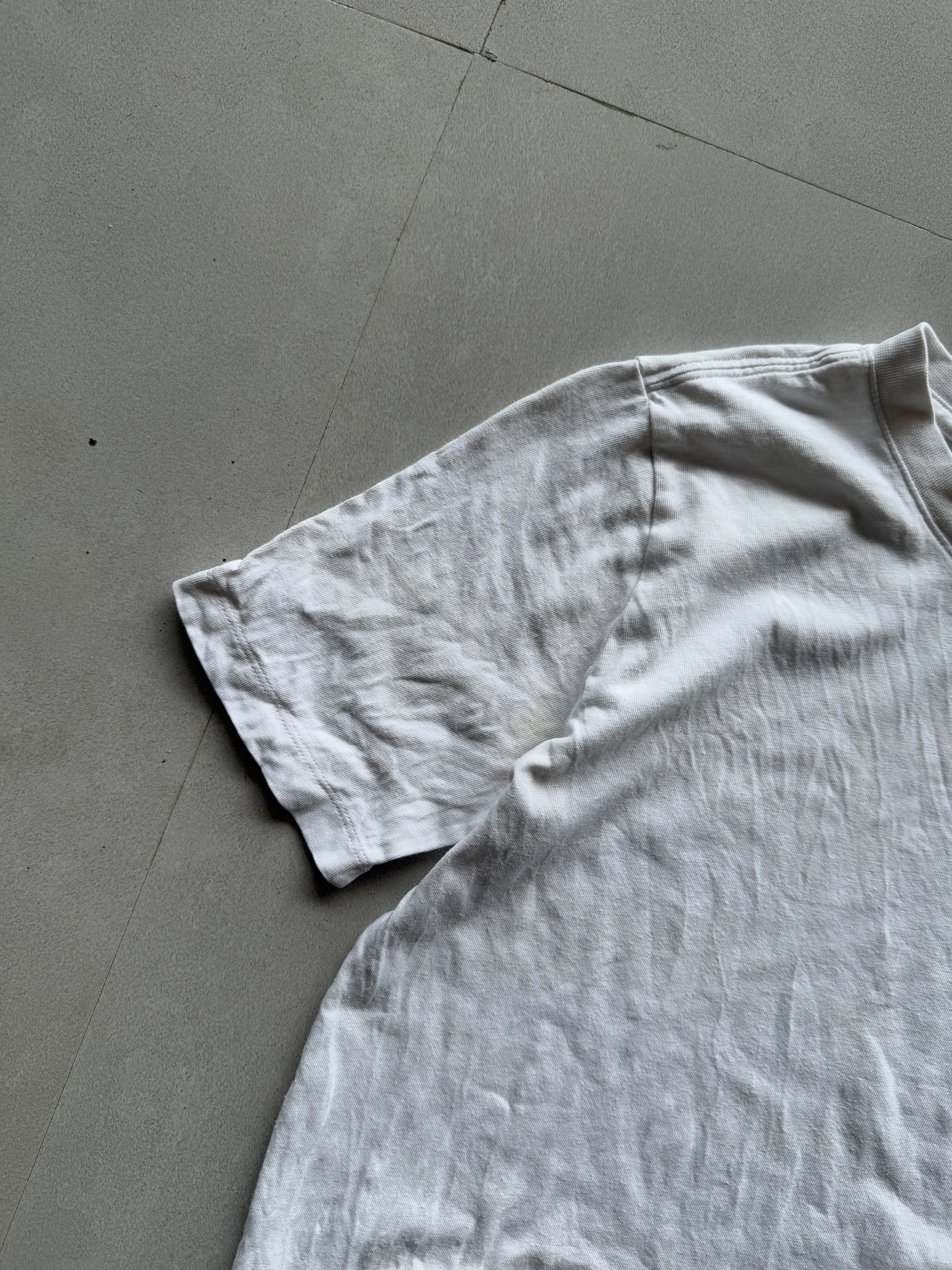 NIKE WHITE TEE - S