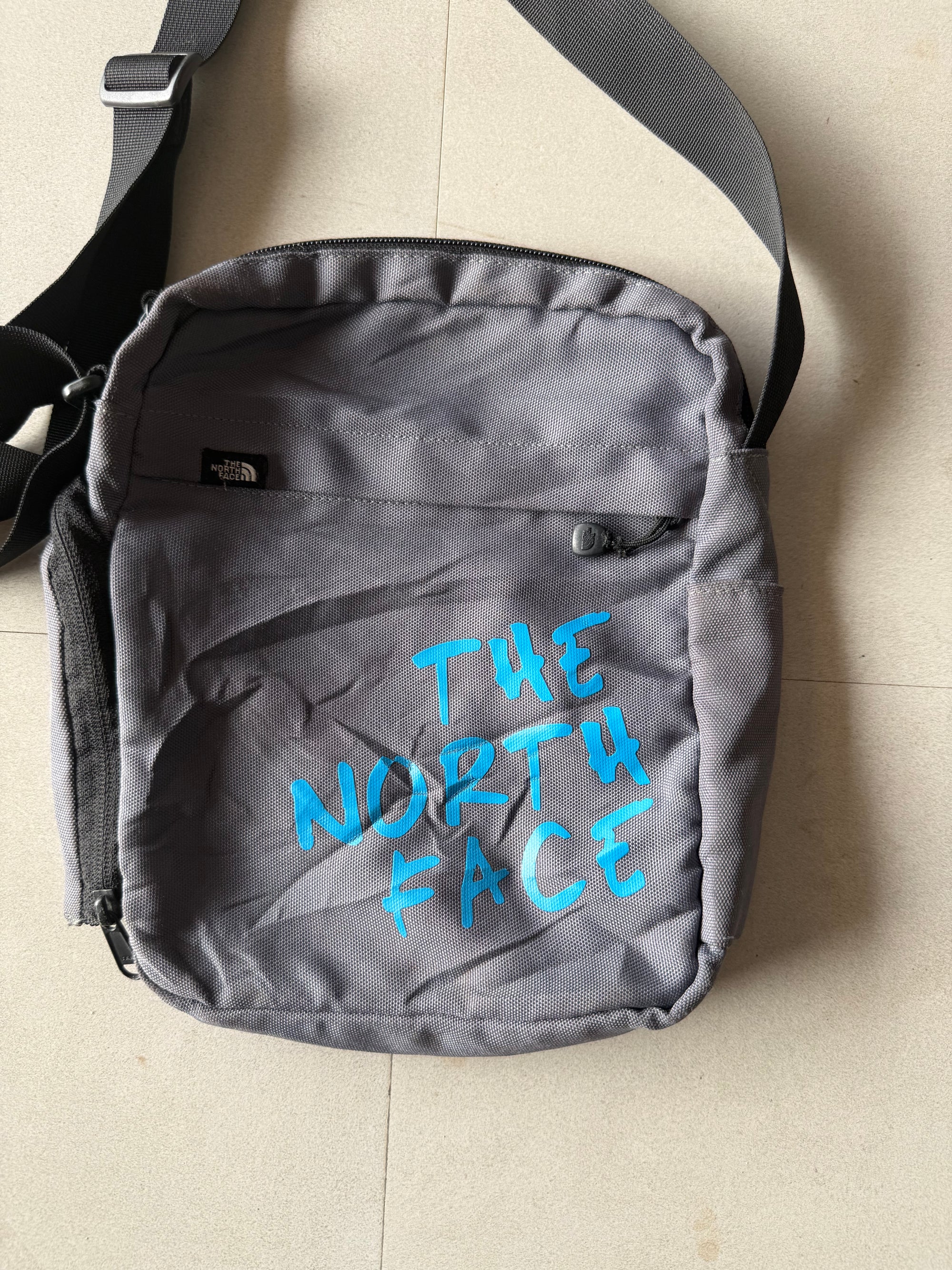 THE NORTH FACE SLING BAG