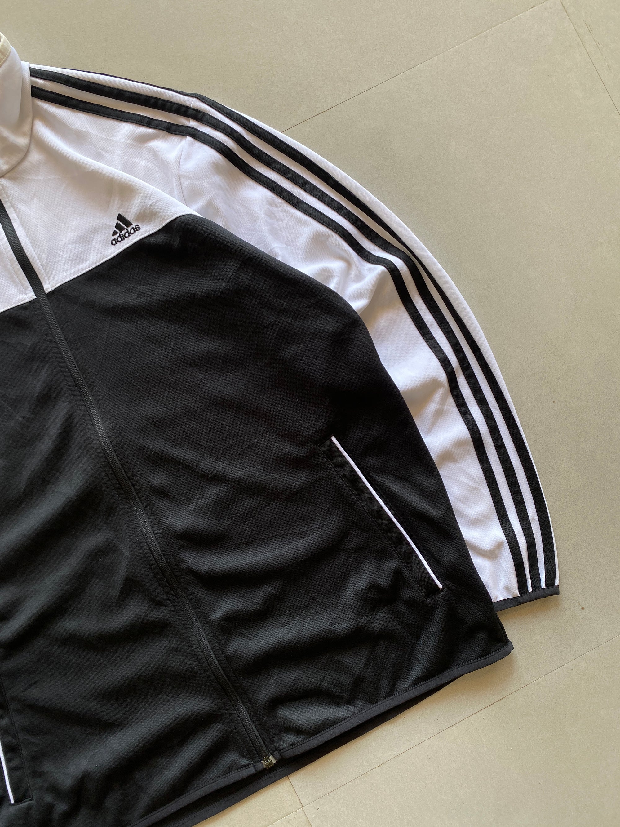 ADIDAS STRIPED JACKET - L