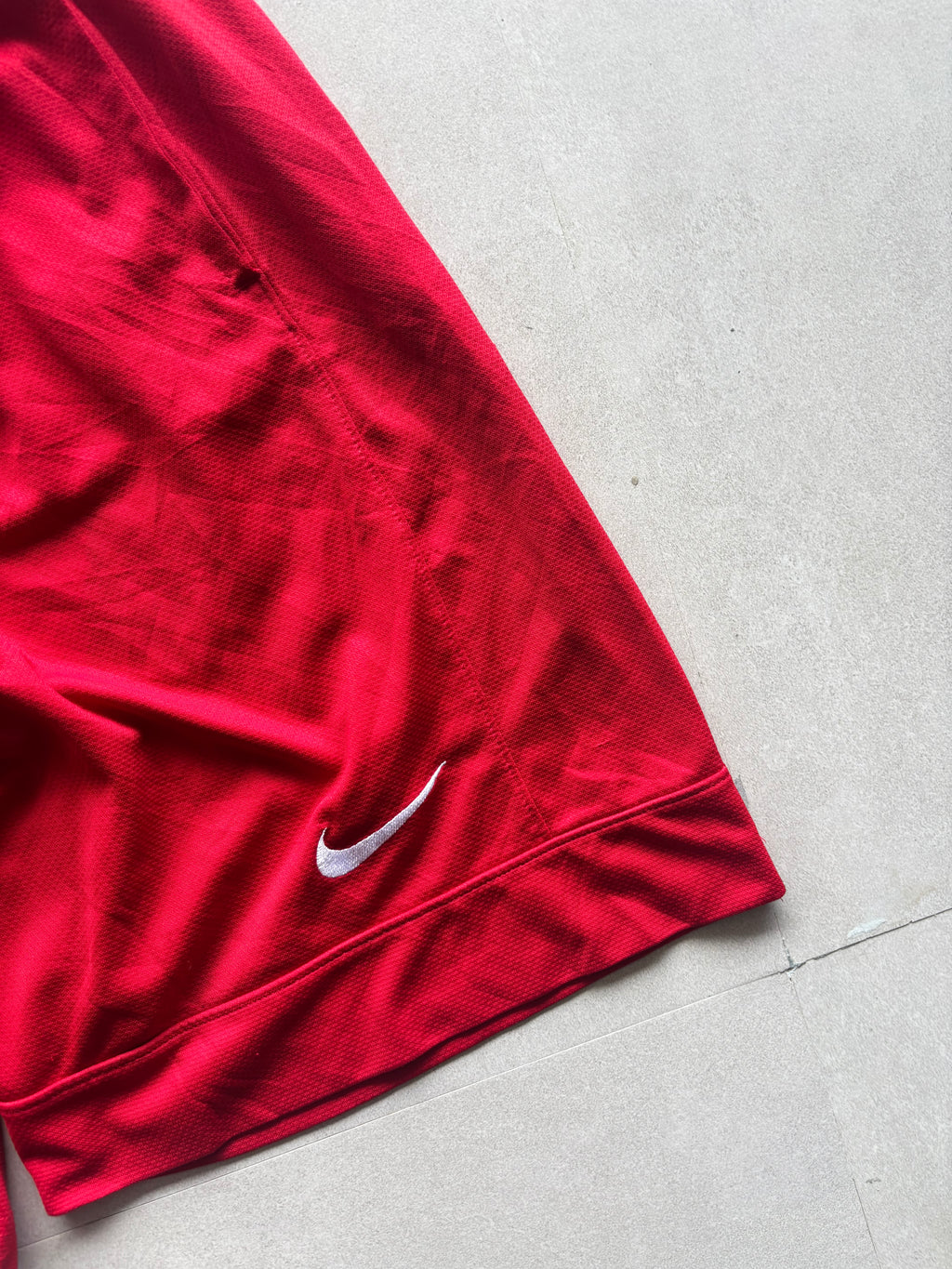 NIKE RED SHORTS - M