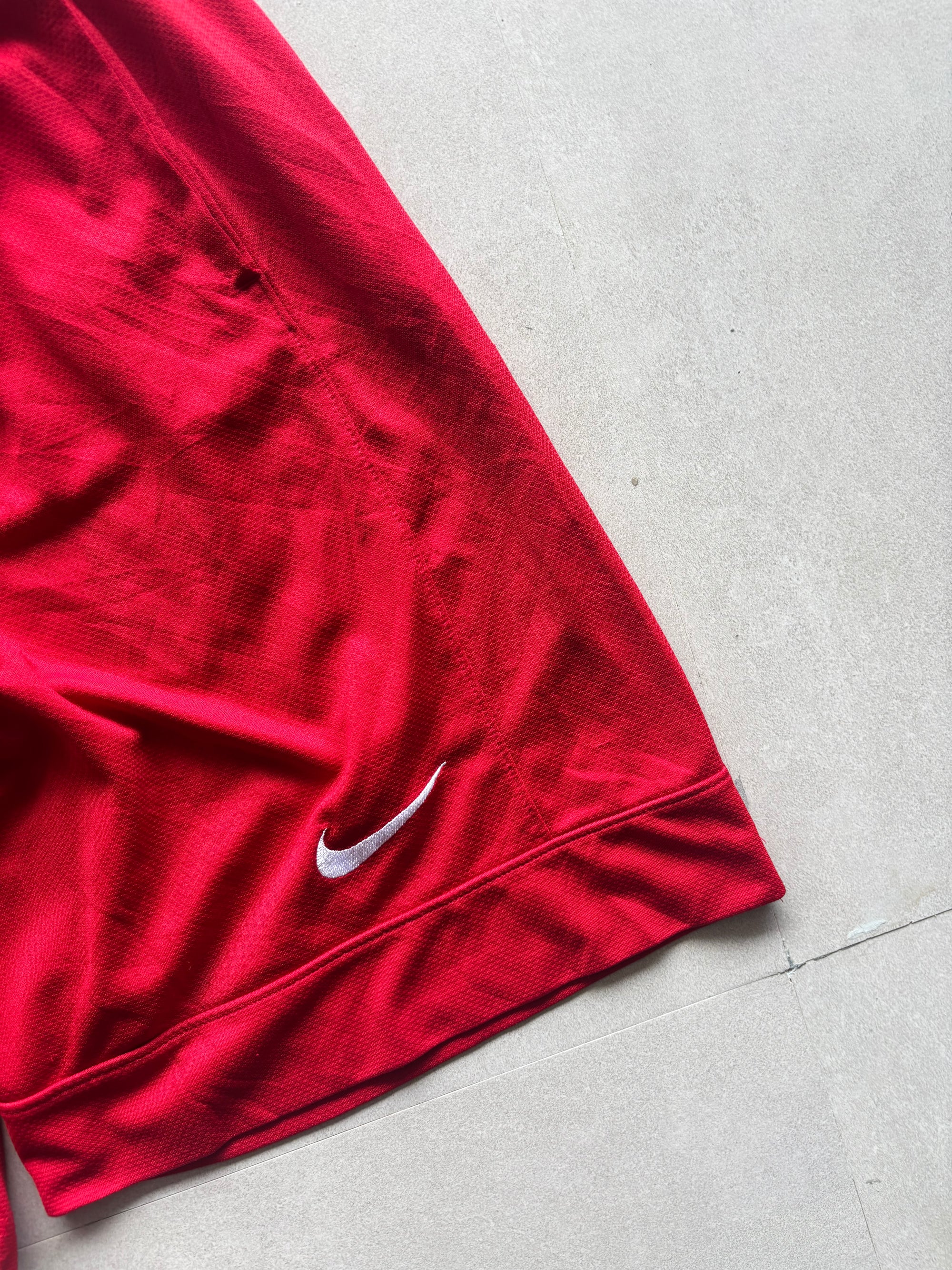 NIKE RED SHORTS - M