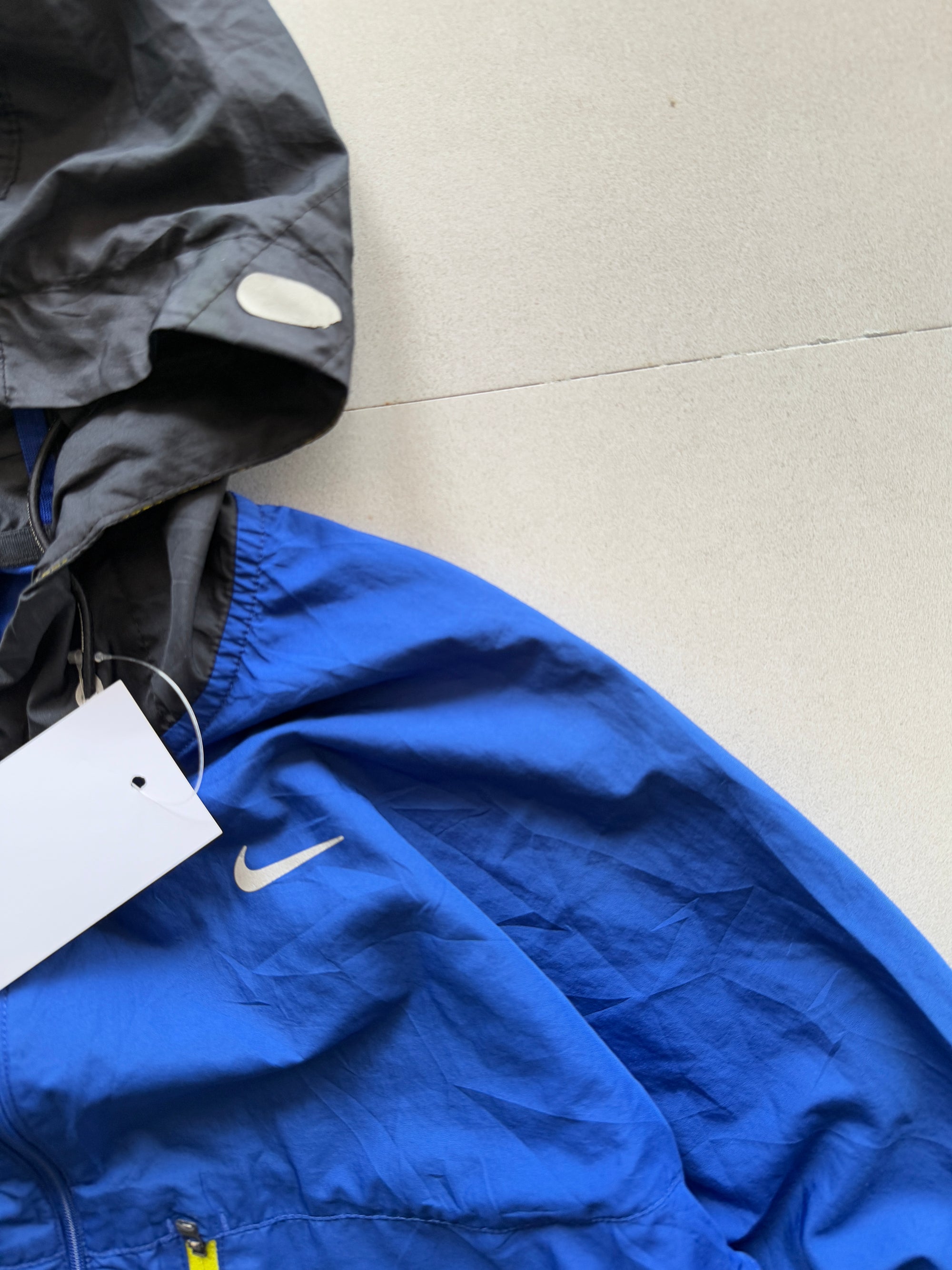 NIKE HOODED JACKET - M