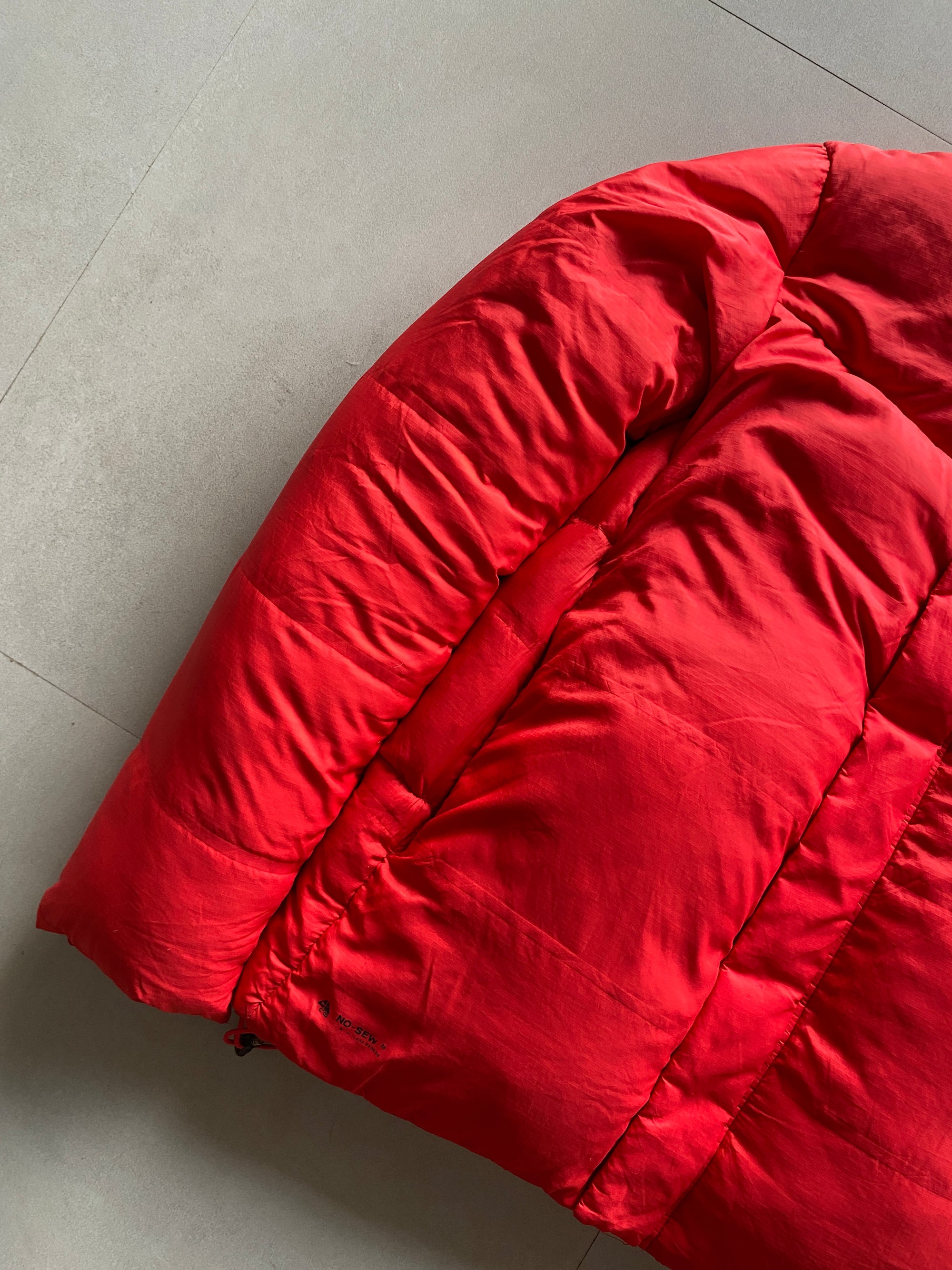 NIKE ACG 550 PUFFER JACKET -S