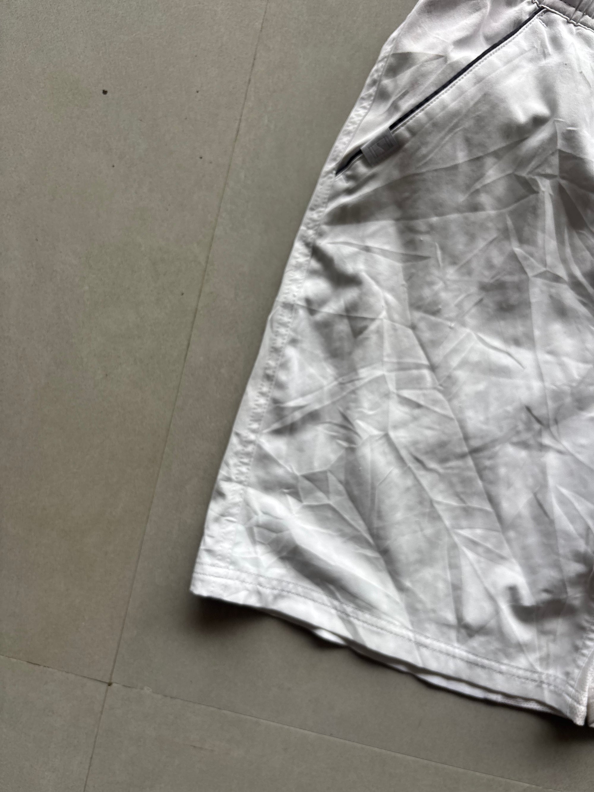 NIKE WHITE SHORTS - M