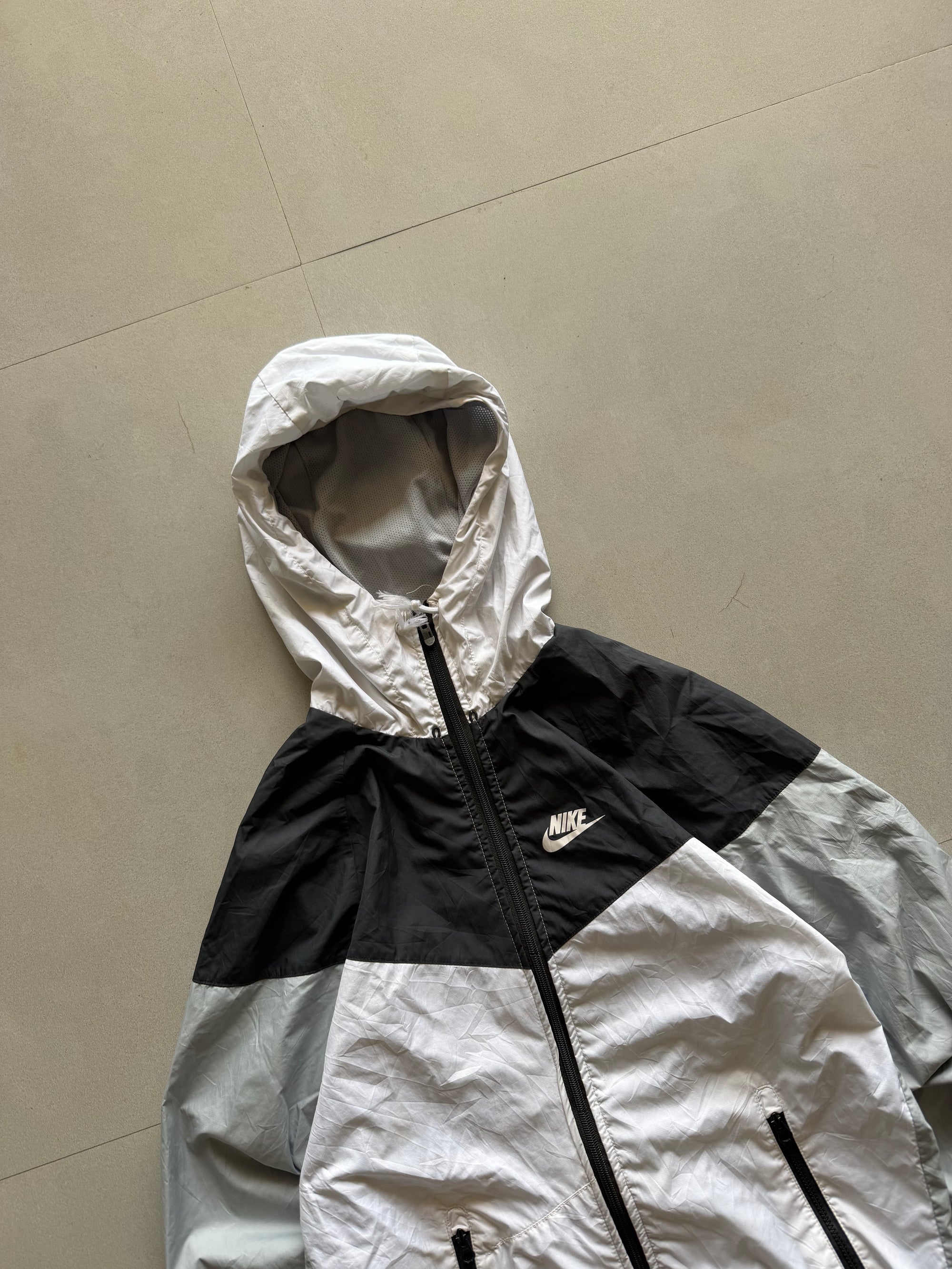 VINTAGE NIKE HOODED JACKET -