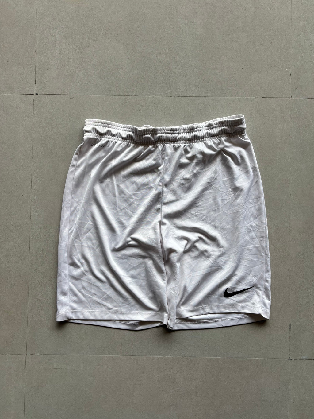NIKE DRI-FIT SHORTS - M