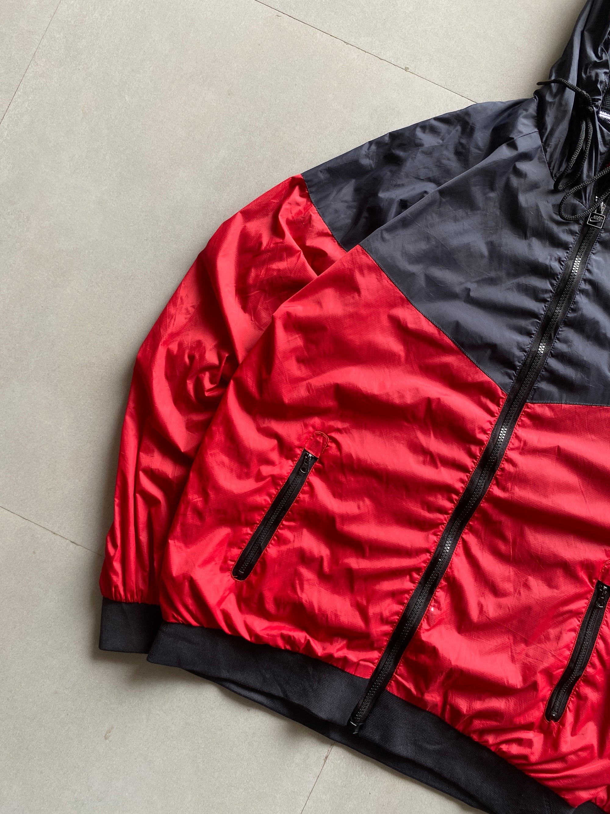 VINTAGE NIKE JACKET - L