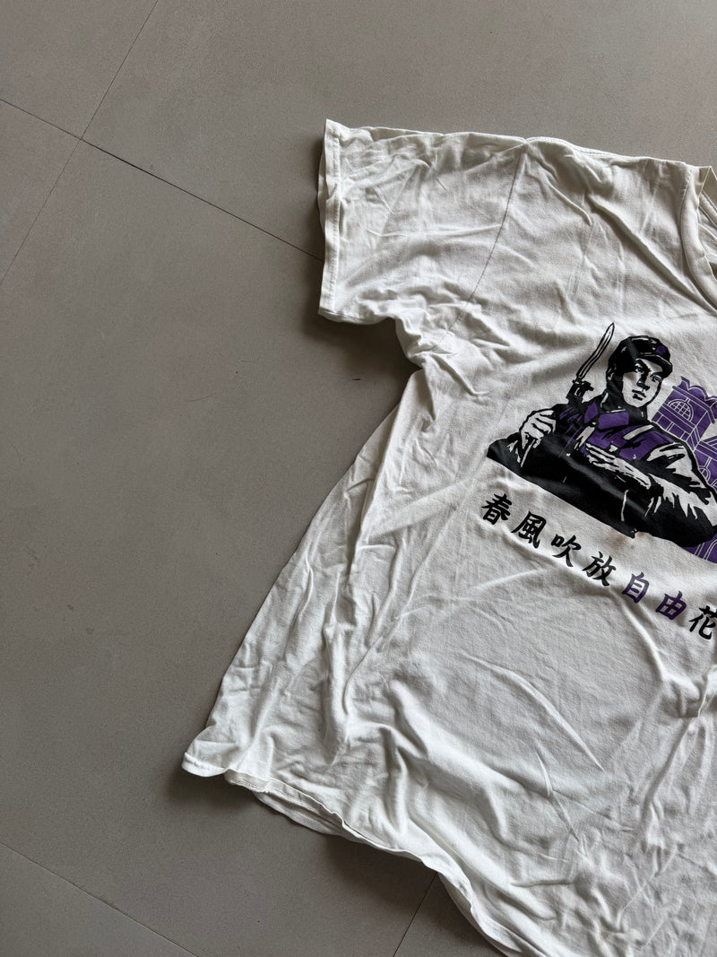 GILDAN GRAPHIC TEE - M