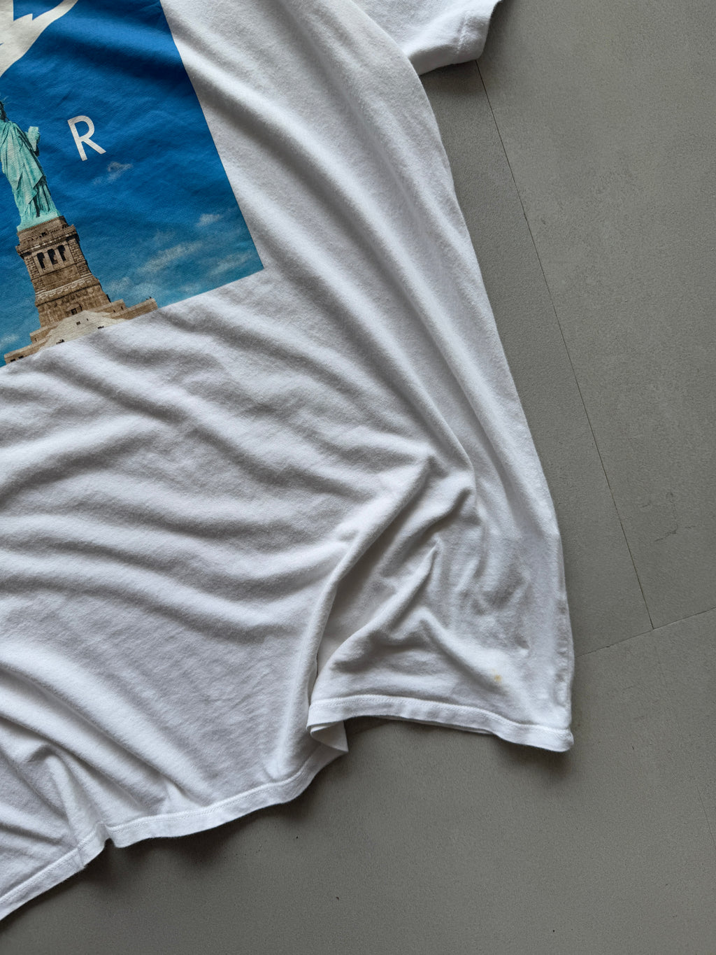 NIKE LOGO PRINTED TEE - L