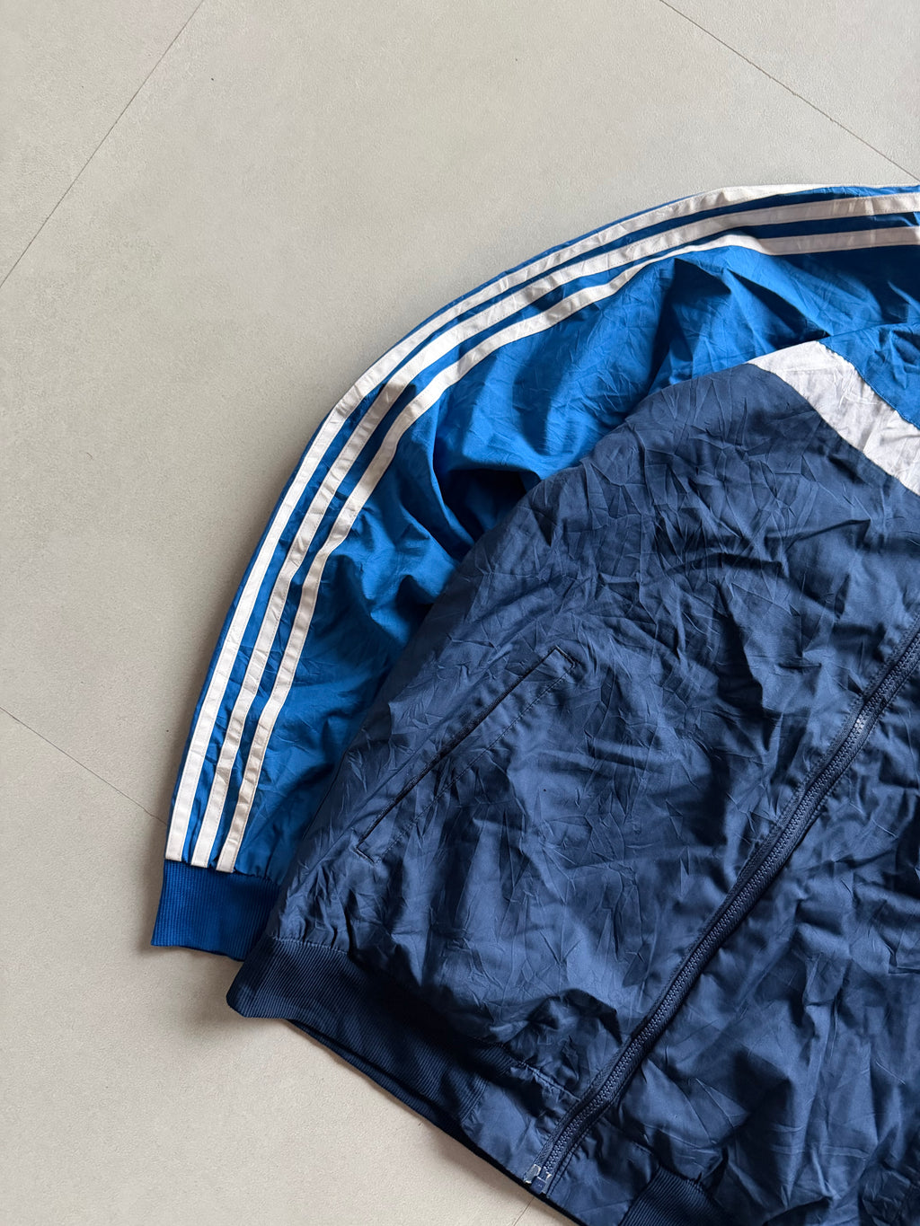 ADIDAS HOODED JACKET - M