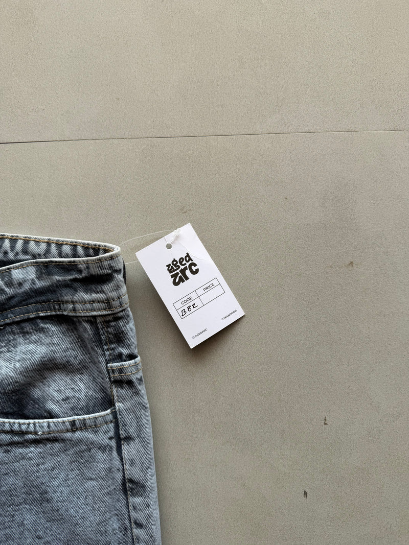 B82 STRIGHT FIT DENIM - L