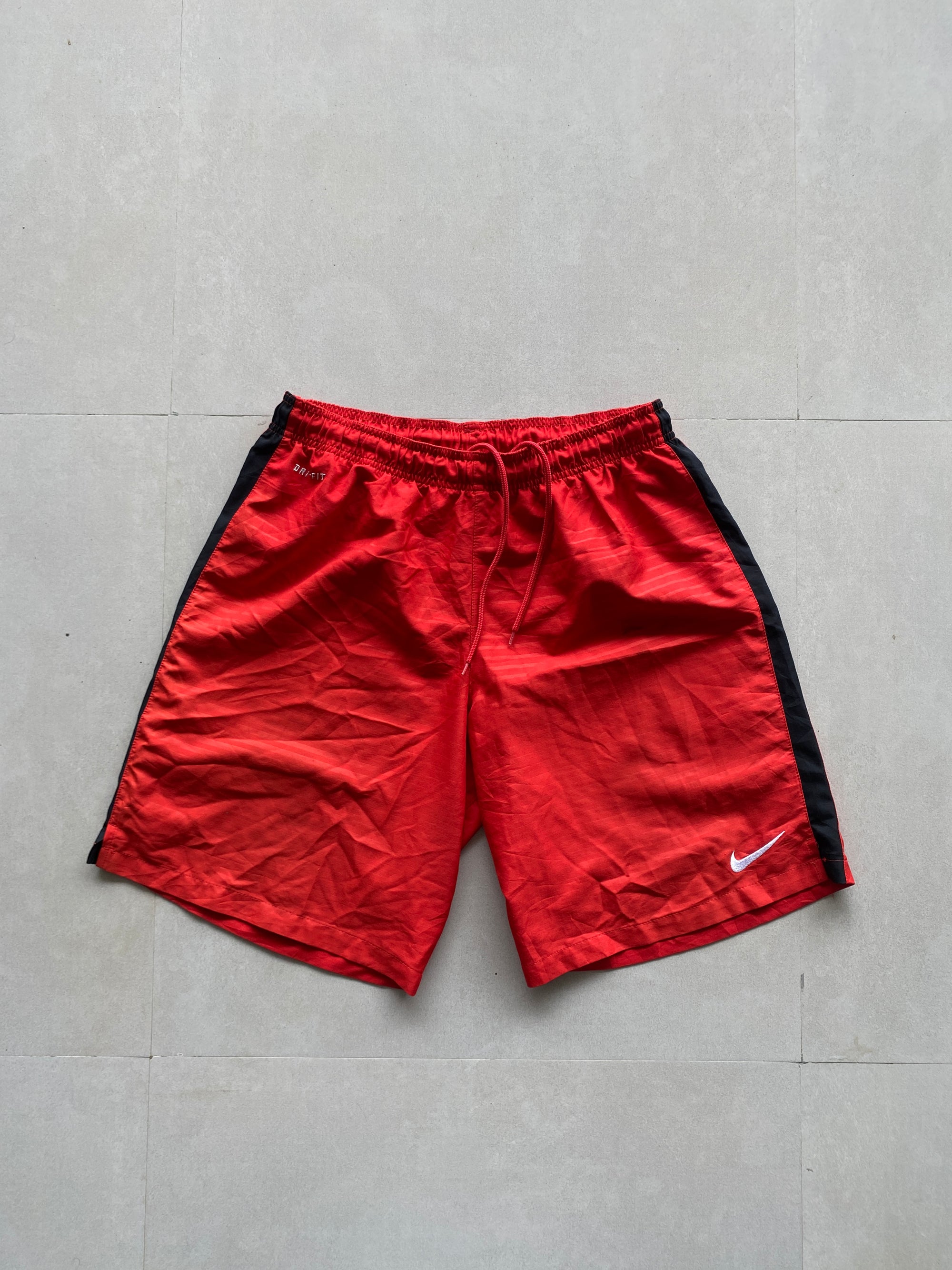 NIKE SHORTS - M