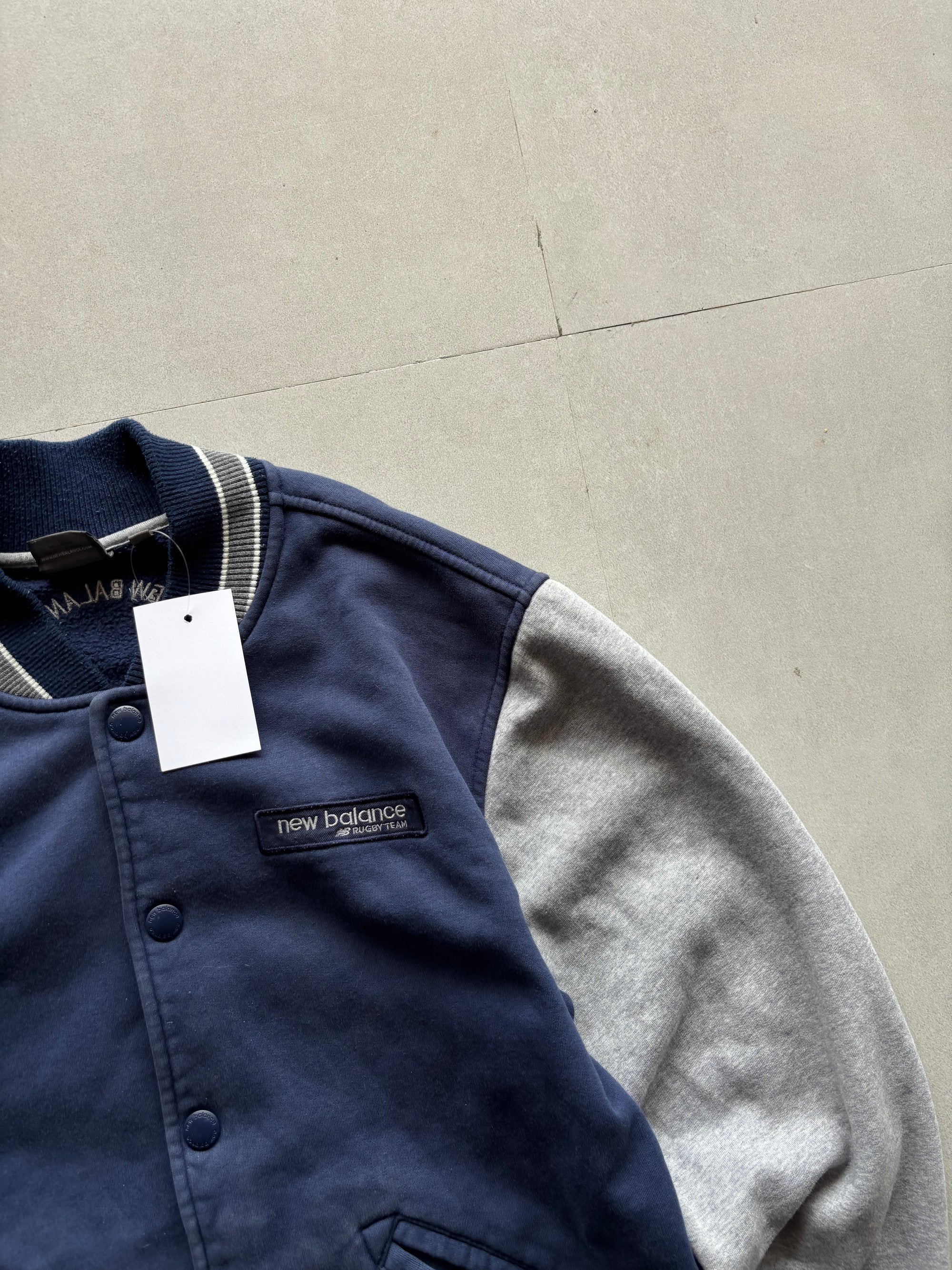 NEW BALANCE VARSITY JACKET - L