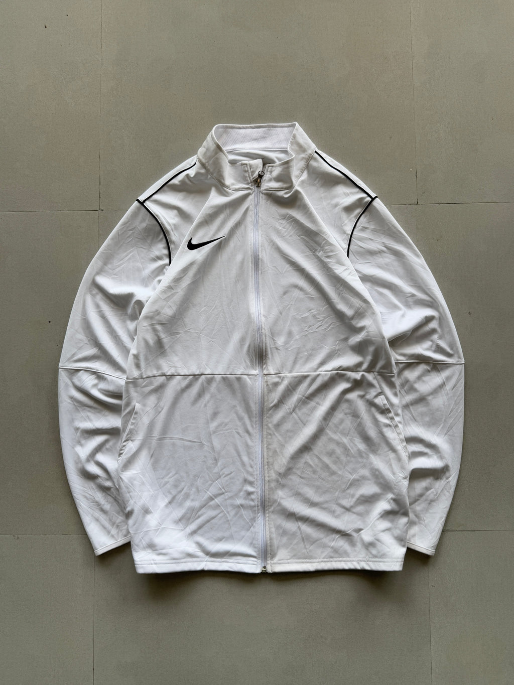 NIKE WHITE TRACK JACKET - XL