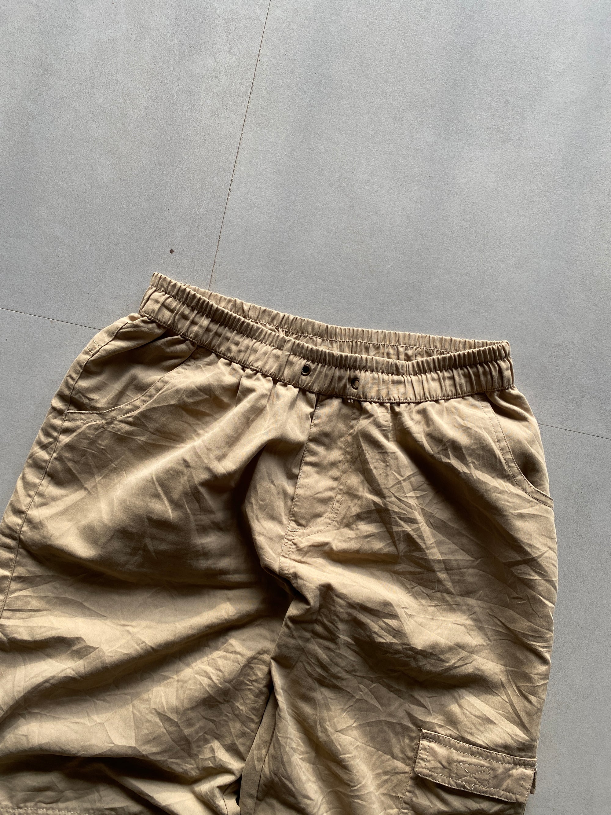 GAUPA TRACK PANT - M
