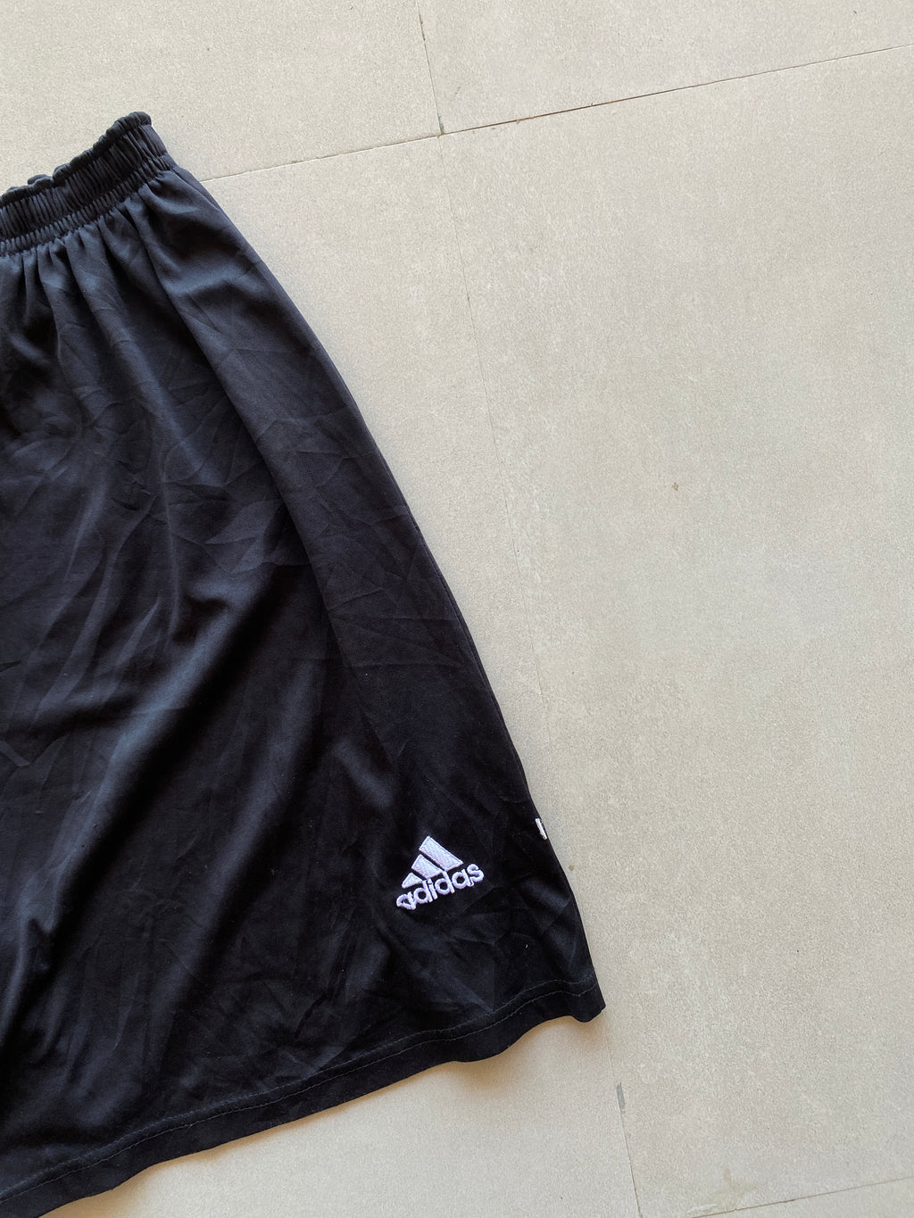 ADIDAS BLACK SHORTS - XL