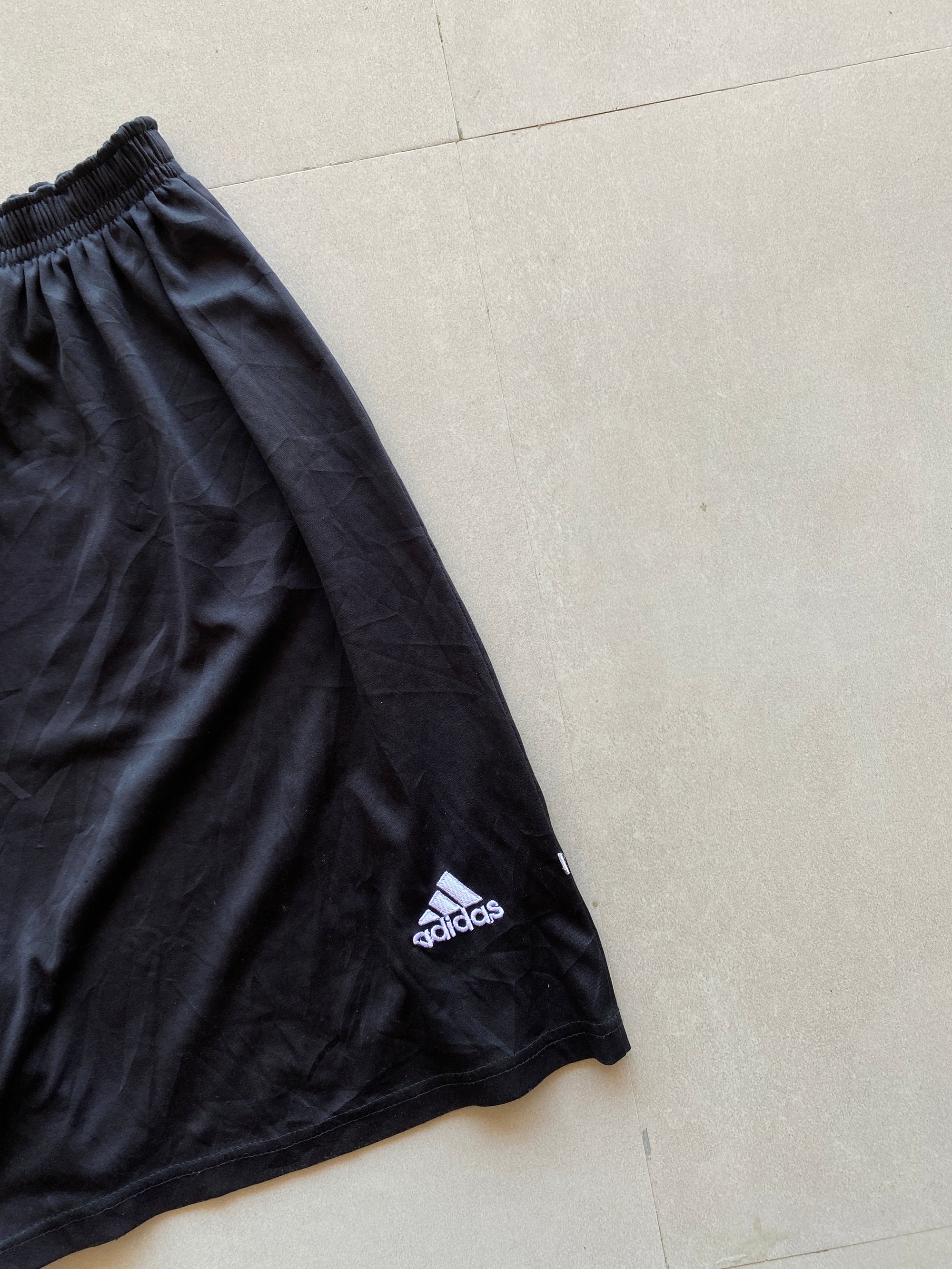 ADIDAS BLACK SHORTS - XL