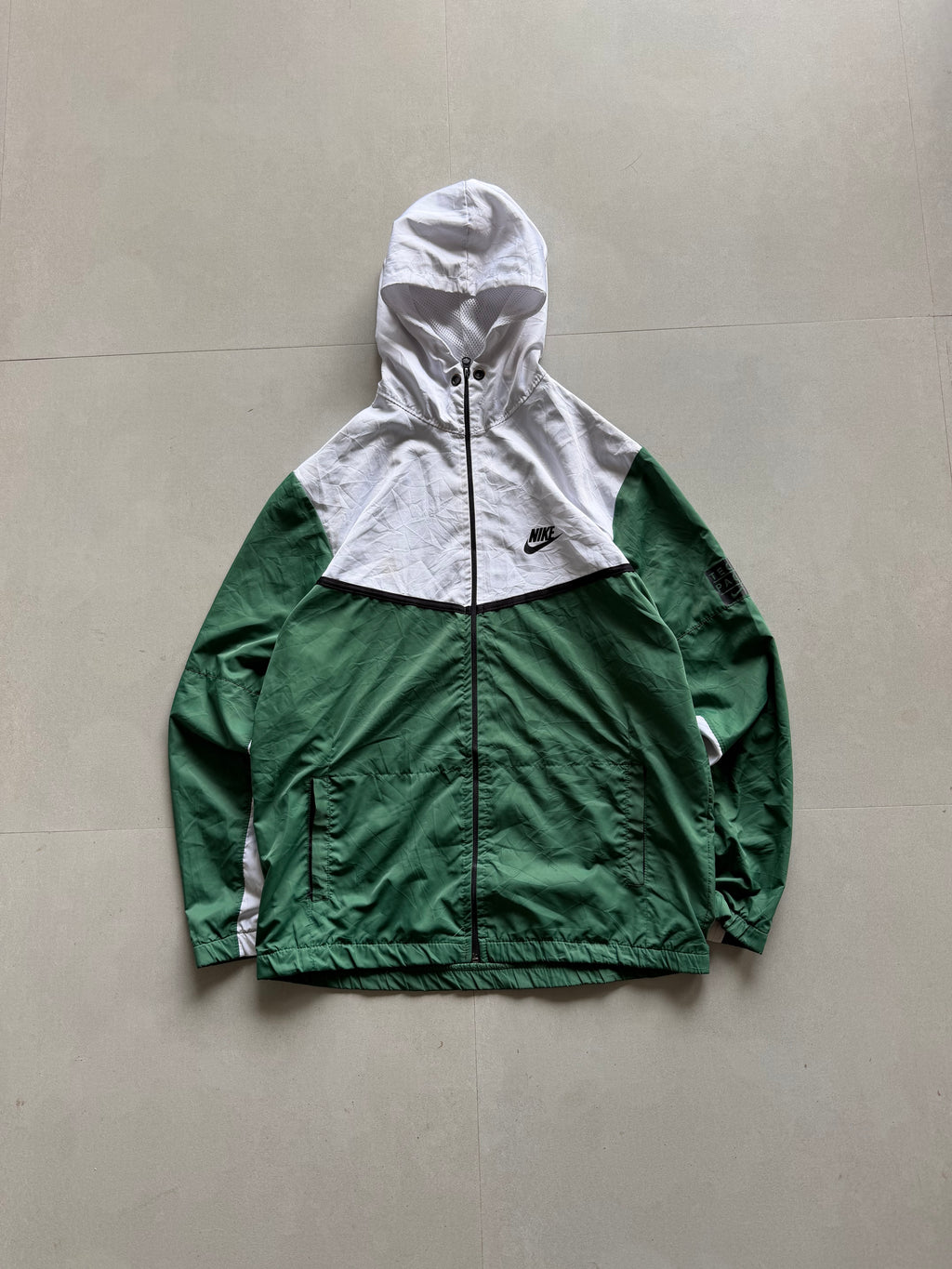 NIKE HOODEED JACKET -