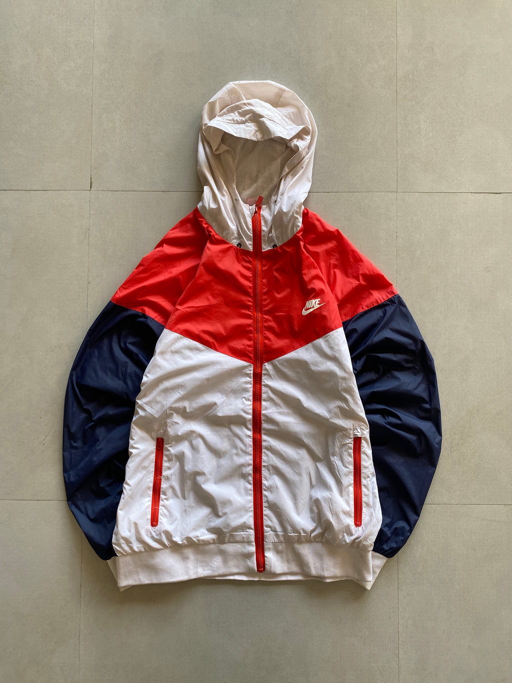 NIKE HOODED JACKET - L