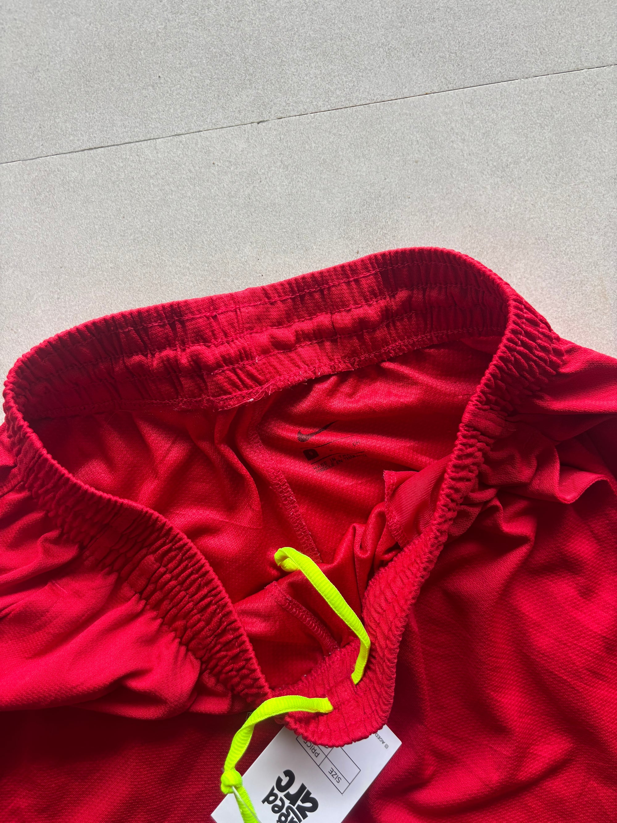 NIKE RED SHORTS - M
