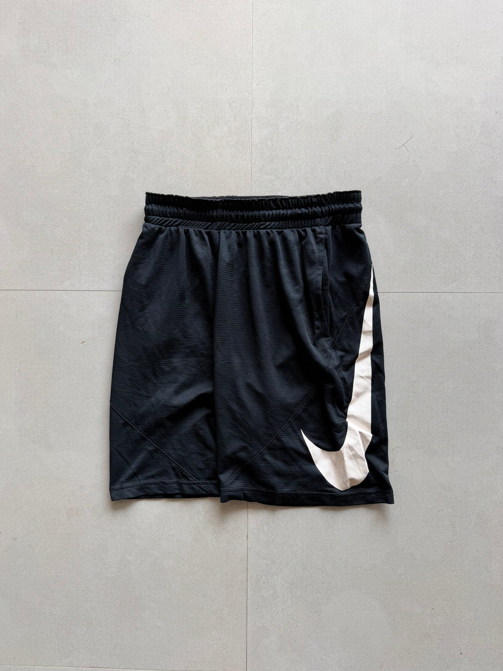NIKE BIG SWOOSH SHORTS - S