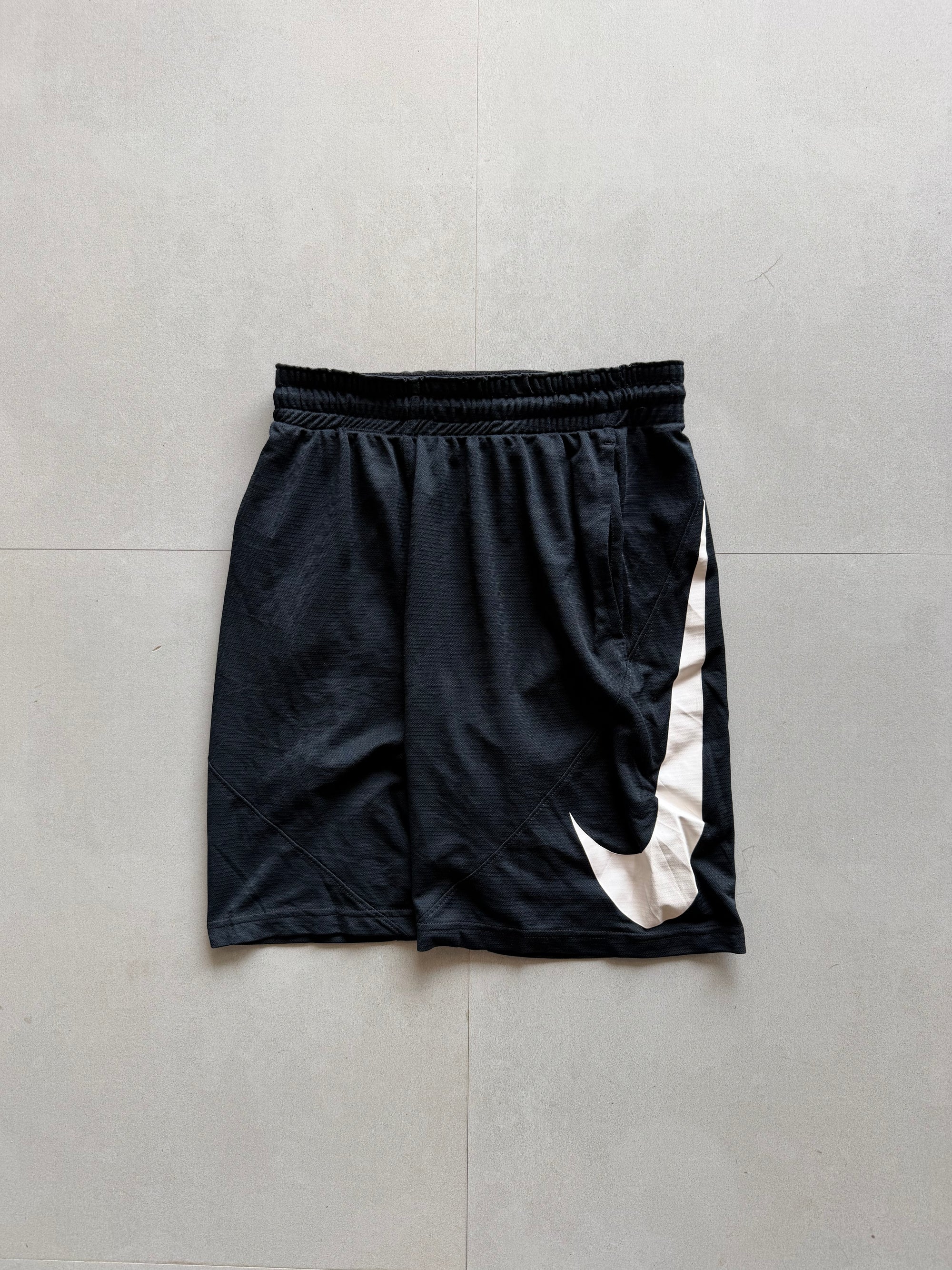 NIKE BIG SWOOSH SHORTS - S