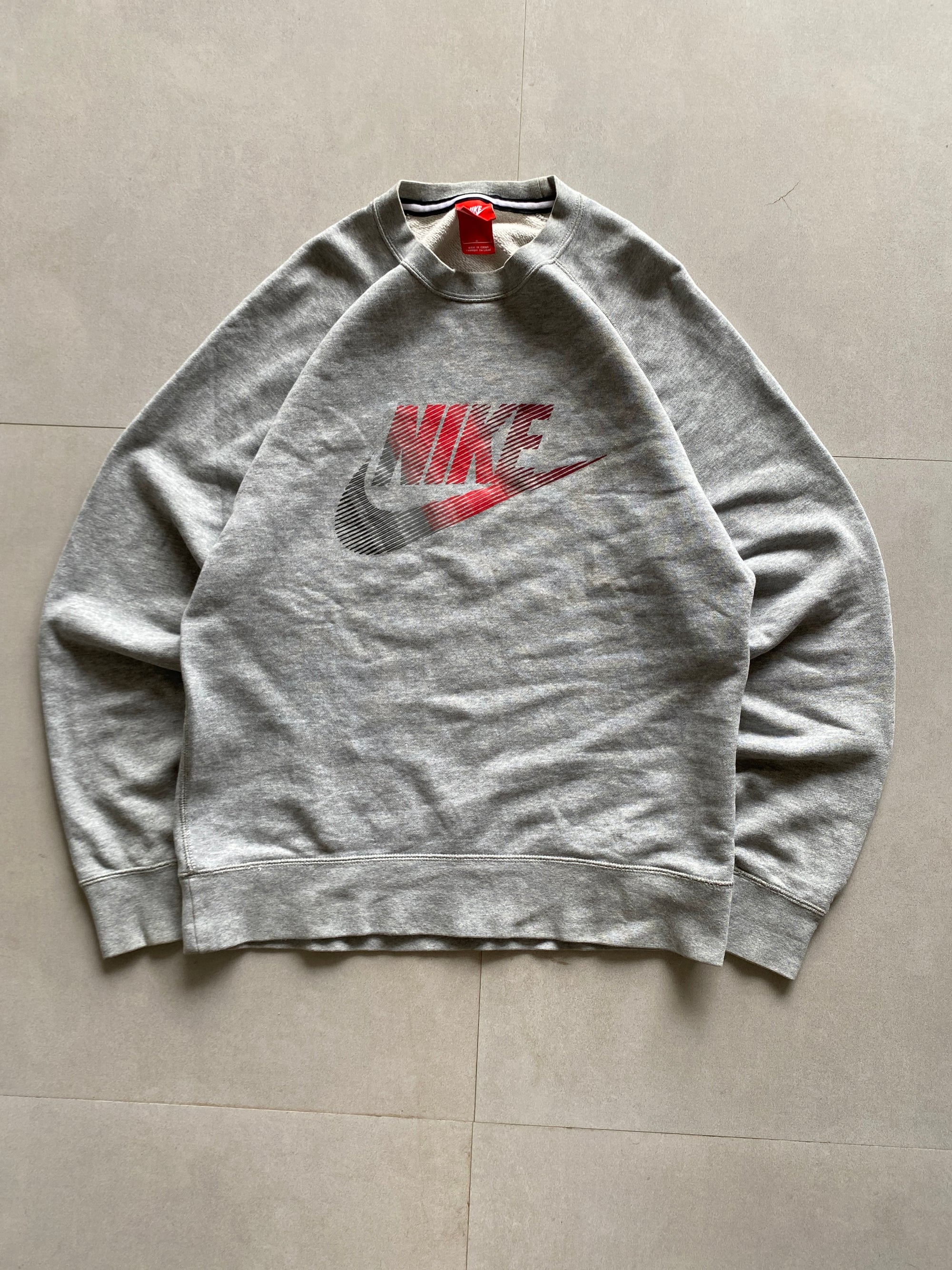 NIKE BIG LOGO SWEATSHIRT - M