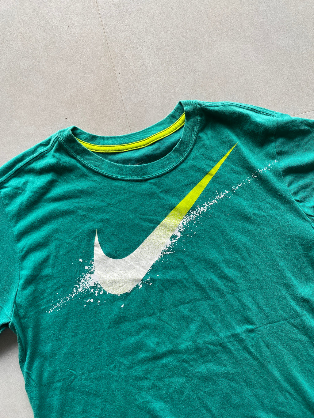 NIKE BIG LOGO TEE - S
