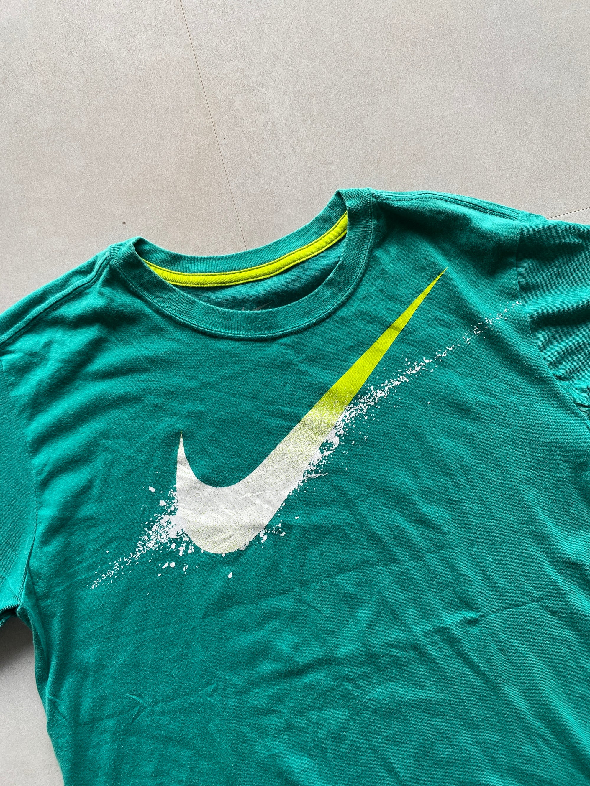 NIKE BIG LOGO TEE - S