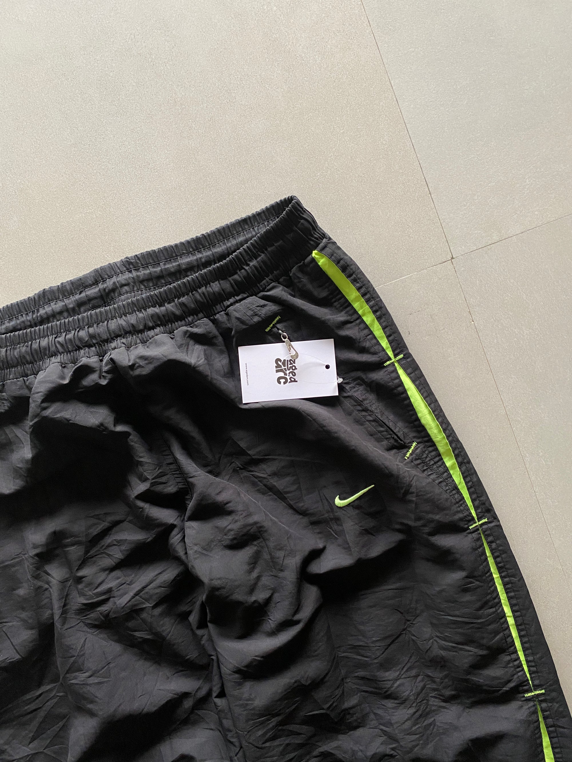 VINTAGE NIKE BAGGY TRACK PANT - M