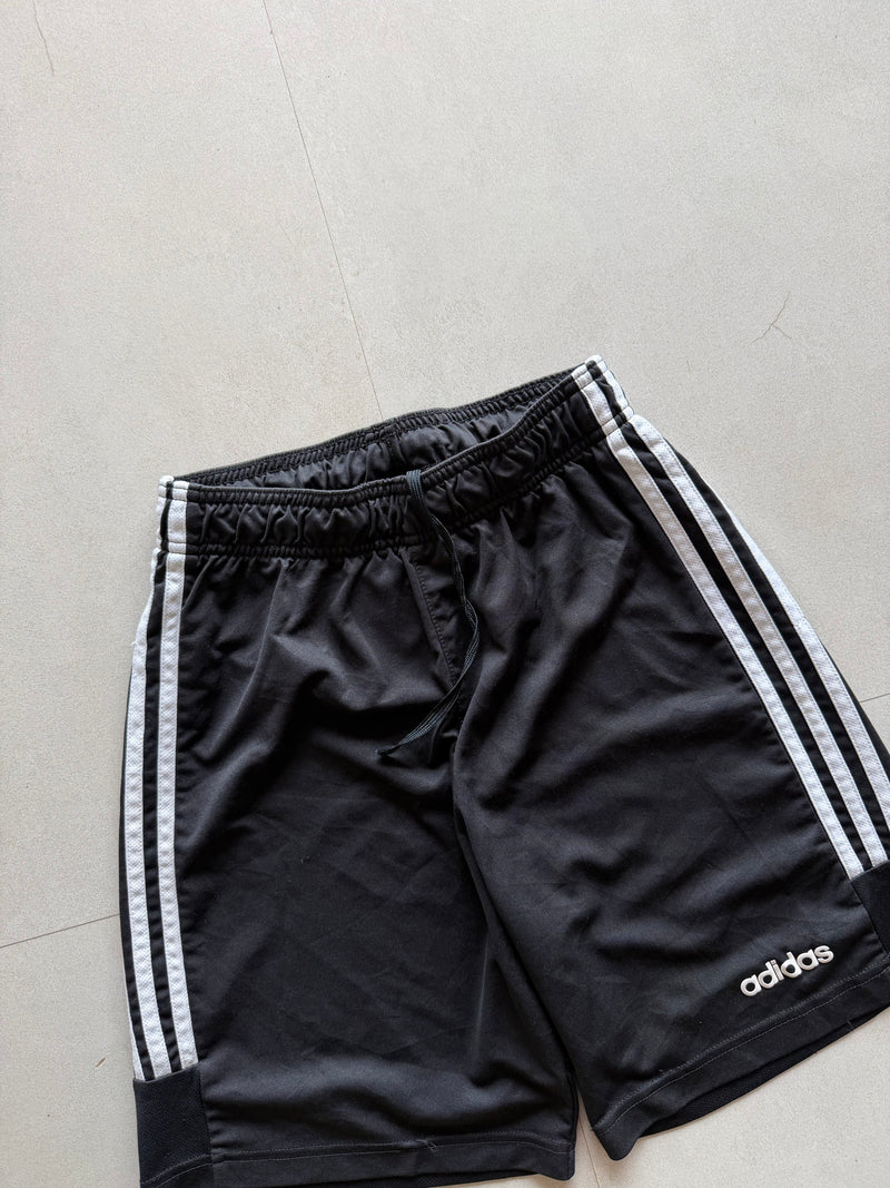 ADIDAS STRIPED SHORTS - XS